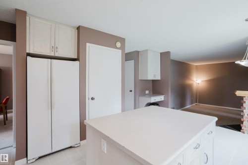 3936 72 Street Nw, Edmonton, AB - Indoor