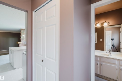 3936 72 Street Nw, Edmonton, AB - Indoor