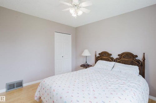 3936 72 Street Nw, Edmonton, AB - Indoor Photo Showing Bedroom