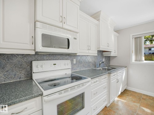 37 Sheridan Drive, St. Albert, AB - Indoor Photo Showing Kitchen With Double Sink