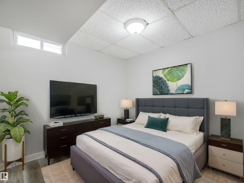 37 Sheridan Drive, St. Albert, AB - Indoor Photo Showing Bedroom