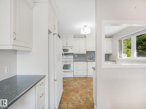 37 Sheridan Drive, St. Albert, AB - Indoor Photo Showing Kitchen