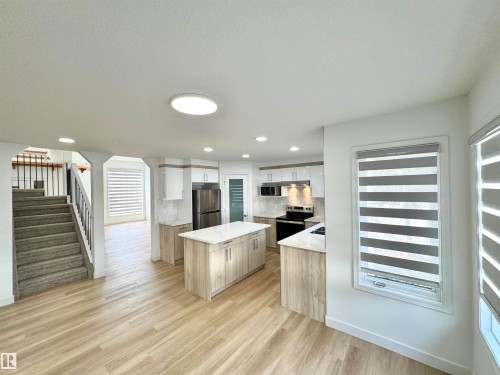 2908 44A Avenue Nw, Edmonton, AB - Indoor Photo Showing Kitchen