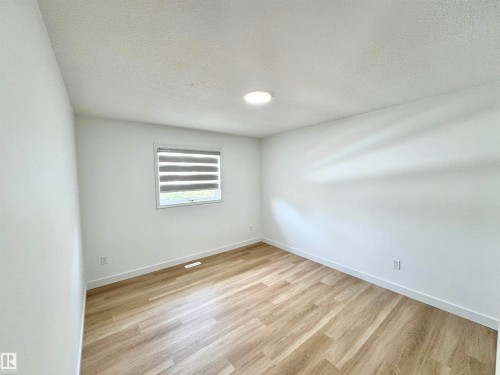 2908 44A Avenue Nw, Edmonton, AB - Indoor Photo Showing Other Room