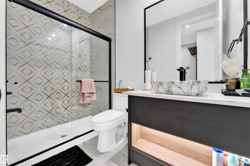139 28 Street, Edmonton, AB - Indoor Photo Showing Bathroom