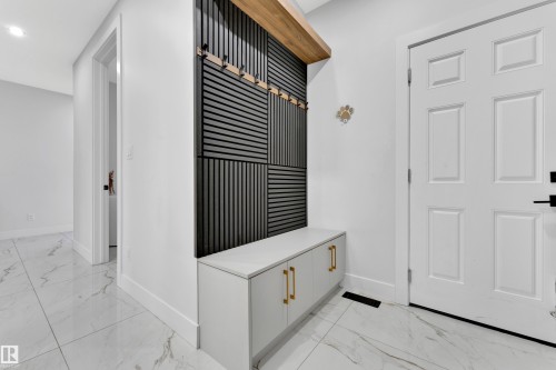 139 28 Street, Edmonton, AB - Indoor Photo Showing Other Room