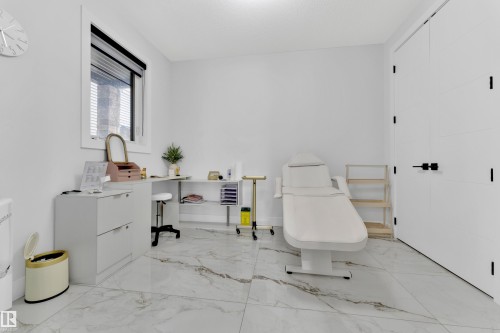 139 28 Street, Edmonton, AB - Indoor