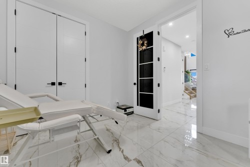 139 28 Street, Edmonton, AB - Indoor Photo Showing Other Room