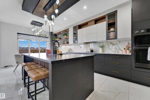 139 28 Street, Edmonton, AB - Indoor Photo Showing Kitchen With Upgraded Kitchen