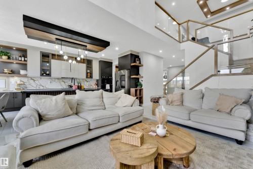 139 28 Street, Edmonton, AB - Indoor Photo Showing Living Room