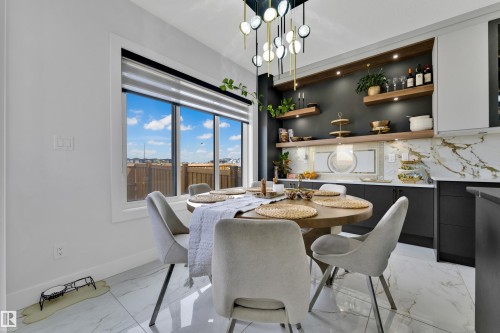 139 28 Street, Edmonton, AB - Indoor Photo Showing Dining Room