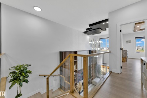 139 28 Street, Edmonton, AB - Indoor Photo Showing Other Room