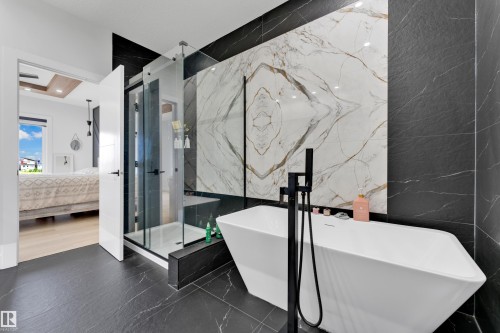 139 28 Street, Edmonton, AB - Indoor Photo Showing Bathroom