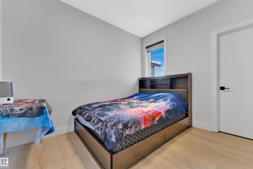 139 28 Street, Edmonton, AB - Indoor Photo Showing Bedroom