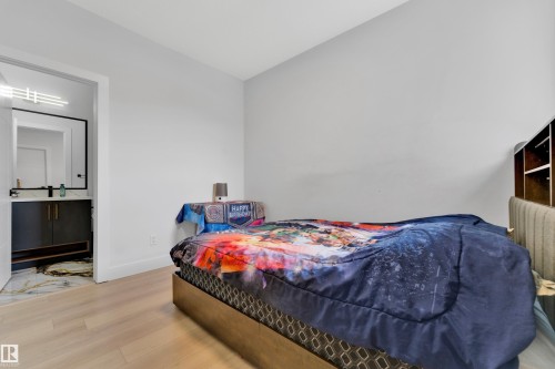 139 28 Street, Edmonton, AB - Indoor Photo Showing Bedroom