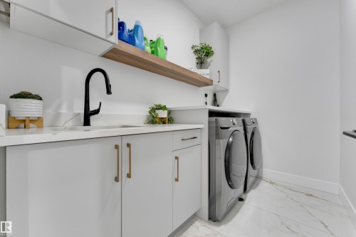 139 28 Street, Edmonton, AB - Indoor Photo Showing Laundry Room