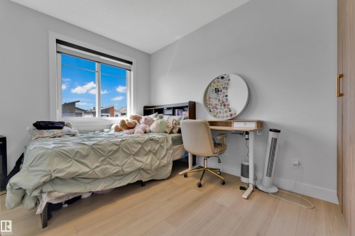 139 28 Street, Edmonton, AB - Indoor Photo Showing Bedroom