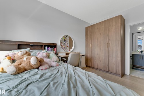 139 28 Street, Edmonton, AB - Indoor Photo Showing Bedroom