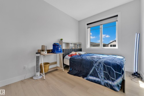 139 28 Street, Edmonton, AB - Indoor Photo Showing Bedroom