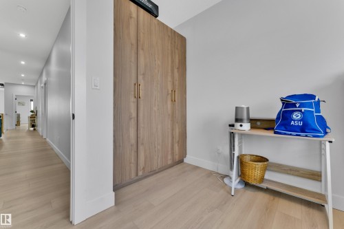 139 28 Street, Edmonton, AB - Indoor Photo Showing Other Room