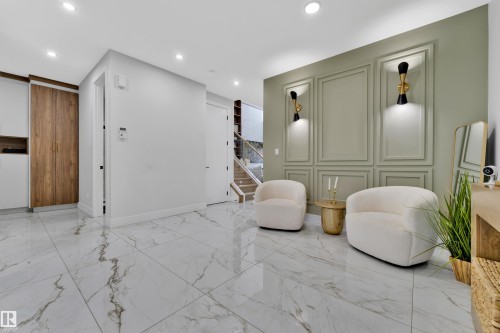 139 28 Street, Edmonton, AB - Indoor Photo Showing Other Room