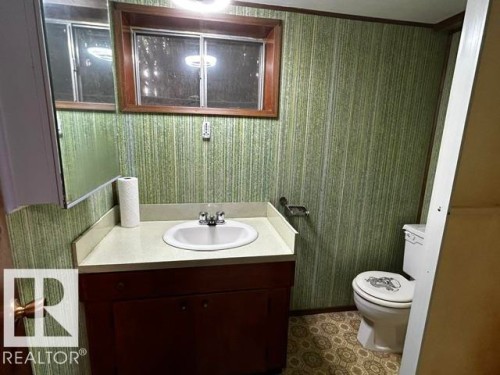 5004 52 Avenue, Chipman, AB - Indoor