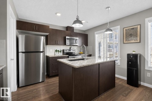 23 2215 24 Street, Edmonton, AB - Indoor Photo Showing Kitchen With Stainless Steel Kitchen With Upgraded Kitchen