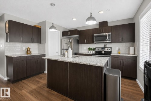 23 2215 24 Street, Edmonton, AB - Indoor Photo Showing Kitchen With Stainless Steel Kitchen With Upgraded Kitchen