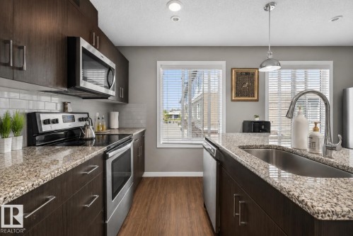 23 2215 24 Street, Edmonton, AB - Indoor Photo Showing Kitchen With Upgraded Kitchen