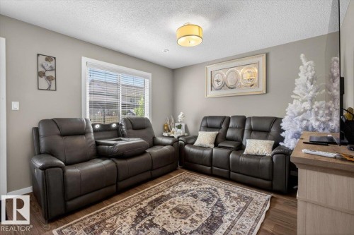 23 2215 24 Street, Edmonton, AB - Indoor Photo Showing Living Room
