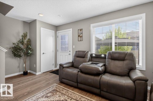 23 2215 24 Street, Edmonton, AB - Indoor Photo Showing Living Room