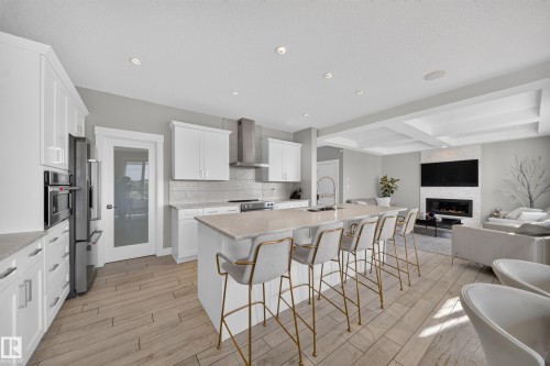 7640 179 Avenue Nw, Edmonton, AB - Indoor Photo Showing Kitchen With Upgraded Kitchen