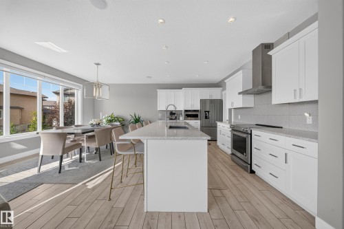 7640 179 Avenue Nw, Edmonton, AB - Indoor Photo Showing Kitchen With Upgraded Kitchen