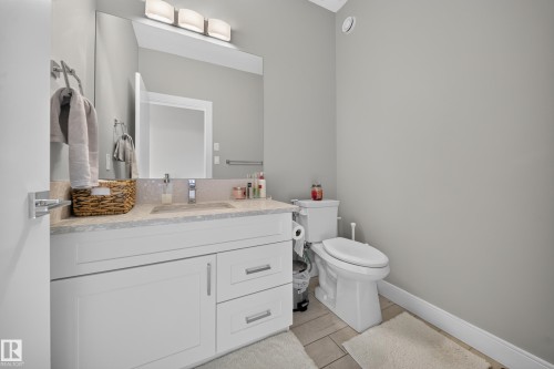 7640 179 Avenue Nw, Edmonton, AB - Indoor Photo Showing Bathroom