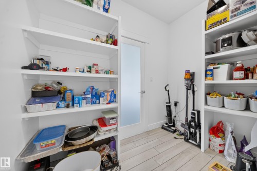 7640 179 Avenue Nw, Edmonton, AB - Indoor