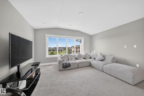 7640 179 Avenue Nw, Edmonton, AB - Indoor Photo Showing Living Room
