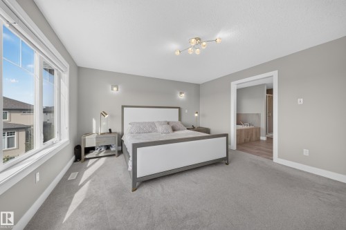 7640 179 Avenue Nw, Edmonton, AB - Indoor Photo Showing Bedroom