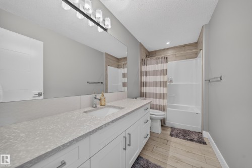 7640 179 Avenue Nw, Edmonton, AB - Indoor Photo Showing Bathroom