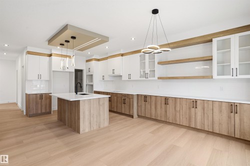 415 Munn Court, Leduc, AB - Indoor Photo Showing Kitchen