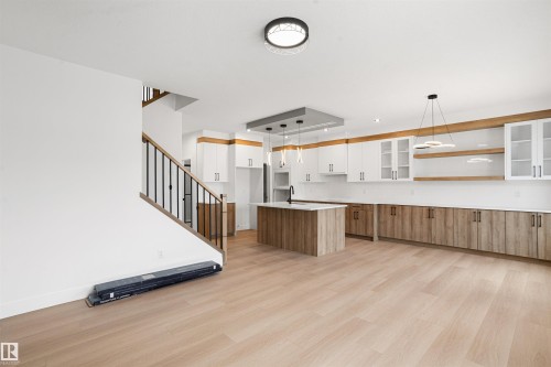 415 Munn Court, Leduc, AB - Indoor Photo Showing Kitchen
