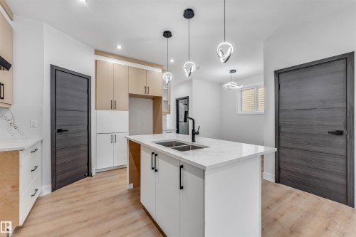 352 Roberts Wynd, Leduc, AB - Indoor Photo Showing Kitchen With Double Sink