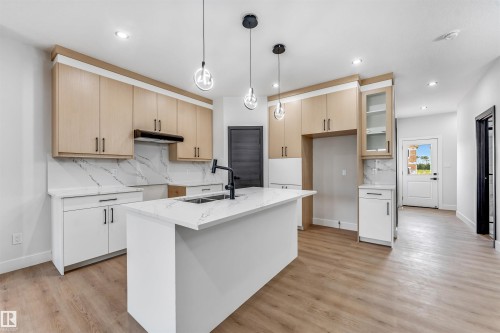 352 Roberts Wynd, Leduc, AB - Indoor Photo Showing Kitchen With Double Sink