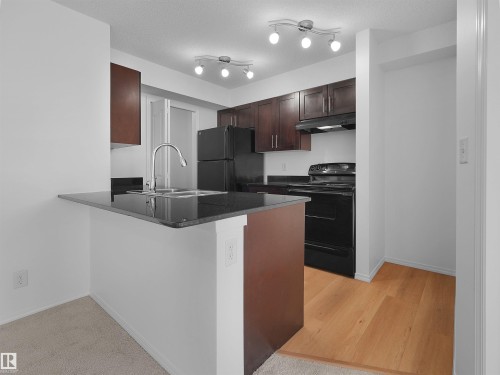 #405 534 Watt Bv Sw, Edmonton, AB - Indoor Photo Showing Kitchen