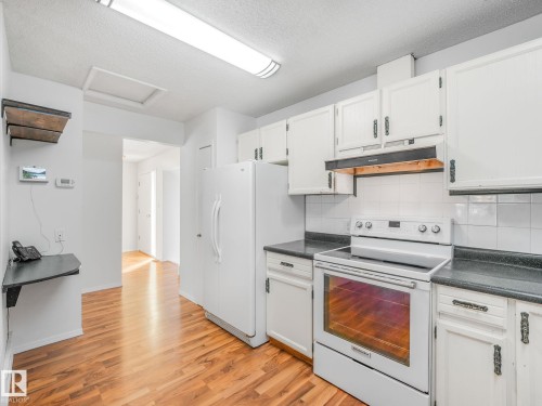 91 Amherst Crescent, St. Albert, AB - Indoor Photo Showing Kitchen