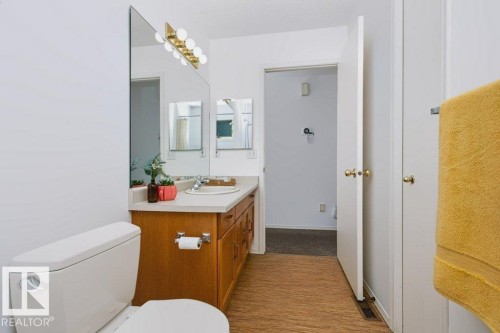 10057 91 Avenue Nw, Edmonton, AB - Indoor Photo Showing Bathroom