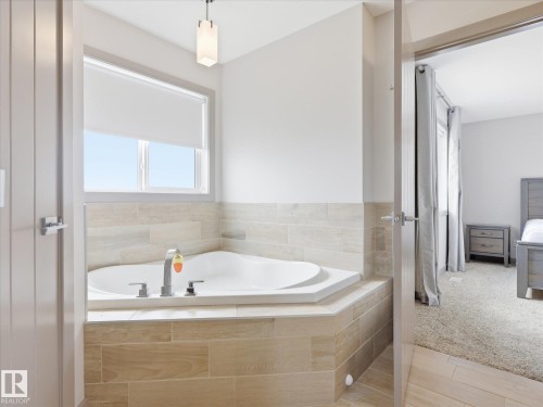 2115 Auxier Court Sw, Edmonton, AB - Indoor Photo Showing Bathroom