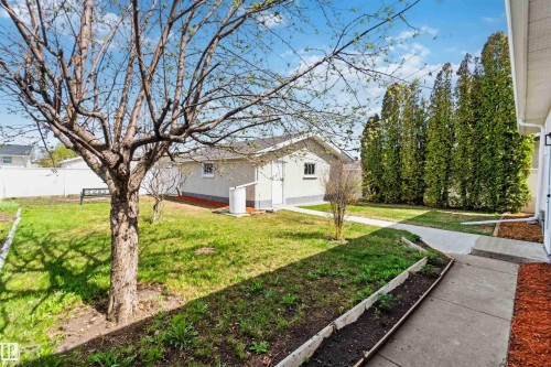 15015 95 Street, Edmonton, AB - Outdoor
