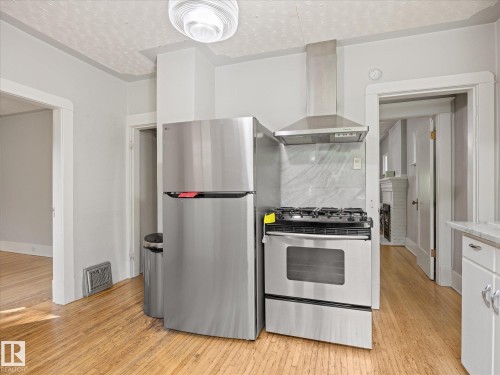 11331 66 Street Nw, Edmonton, AB - Indoor Photo Showing Kitchen