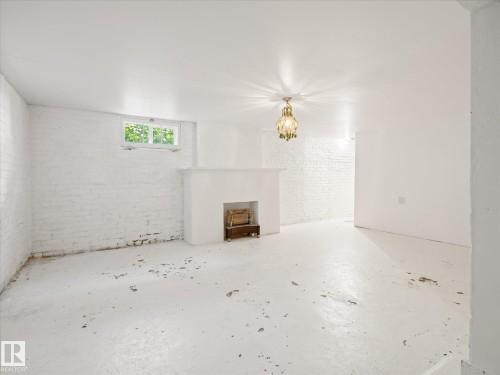11331 66 Street Nw, Edmonton, AB - Indoor