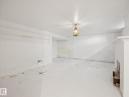 11331 66 Street Nw, Edmonton, AB - Indoor
